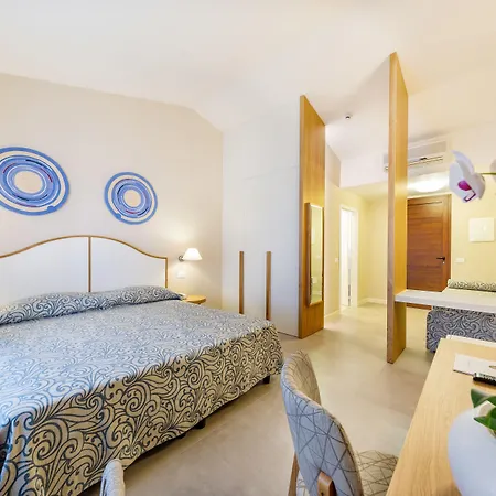 Blu Laconia Village Otel Cannigione