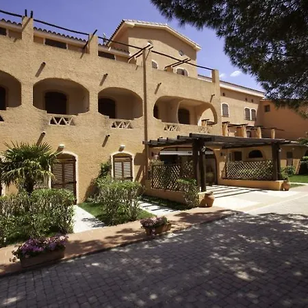 Blu Laconia Village Hotell 4*