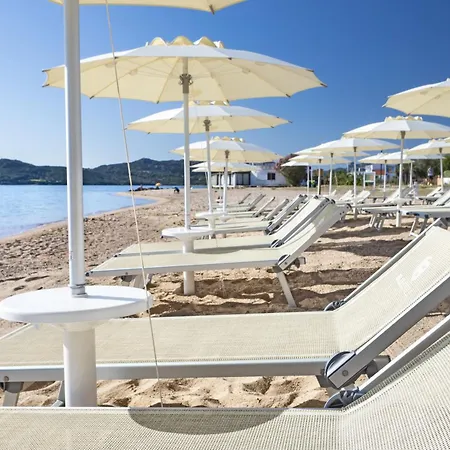 Blu Laconia Village מלון 4*