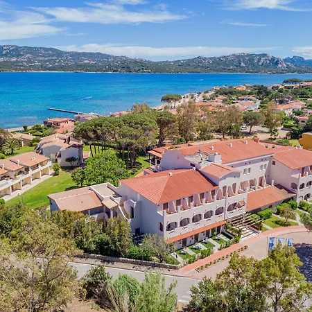 Blu Laconia Village Hotell 4*