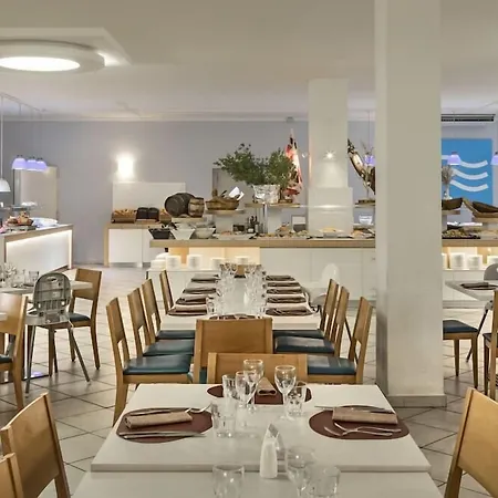 Blu Laconia Village Hotell 4*