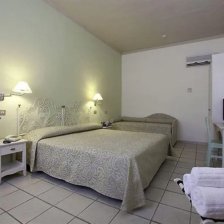 Hotel Blu Laconia Village 4*