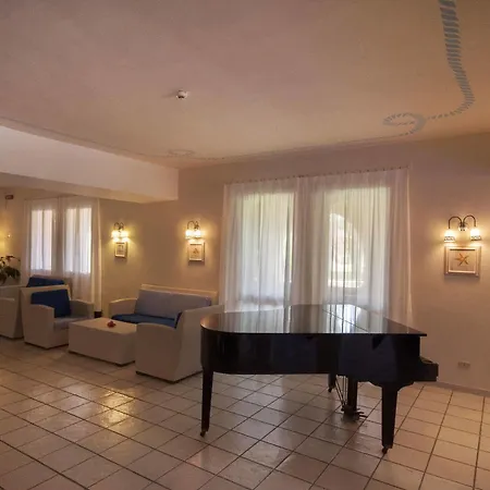 Hotel Blu Laconia Village 4*
