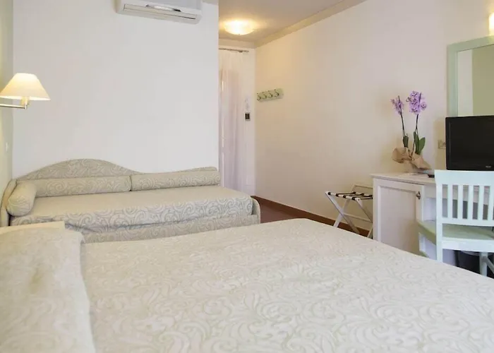 Hotel Blu Laconia Village 4*